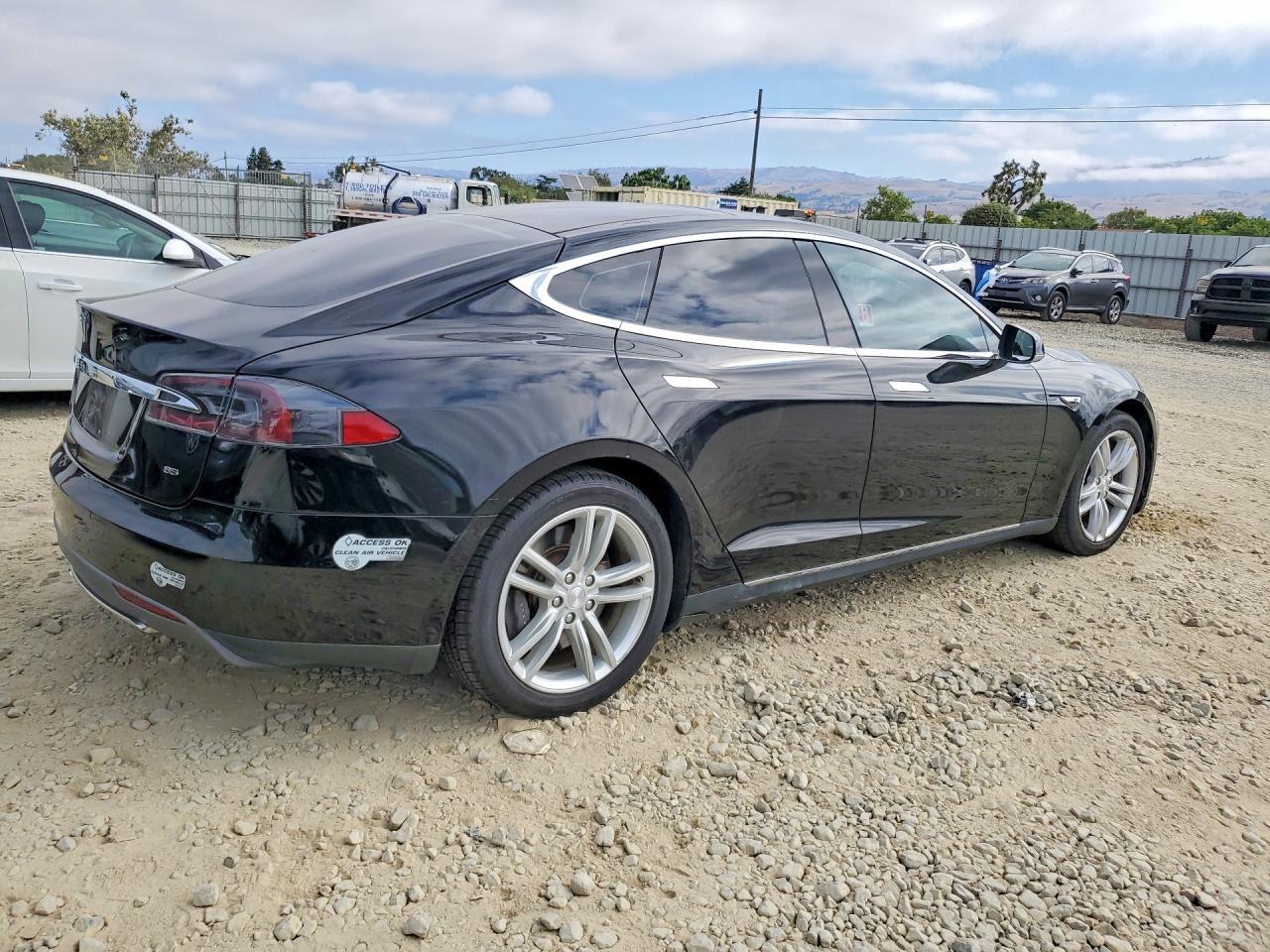 2014 Tesla Model S Black vin: 5YJSA1H19EFP35397