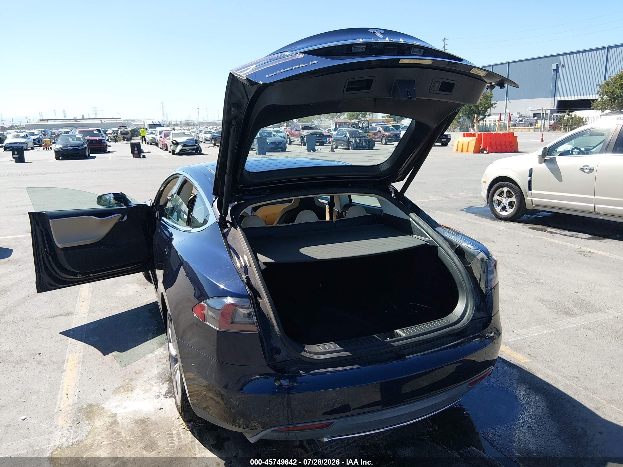 2014 Tesla Model S P85 Blue vin: 5YJSA1H19EFP36839