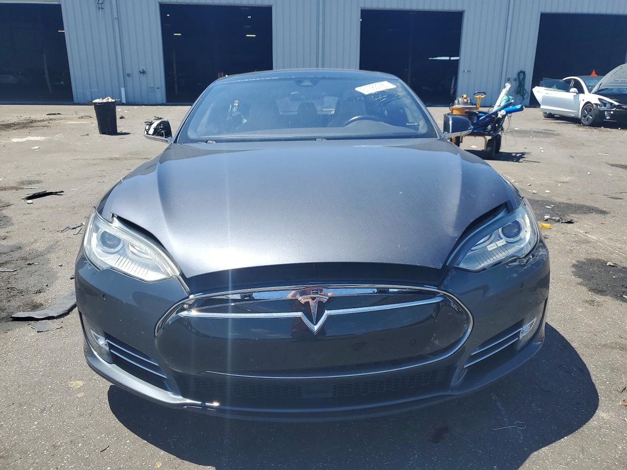 2014 Tesla Model S Gray vin: 5YJSA1H19EFP60476