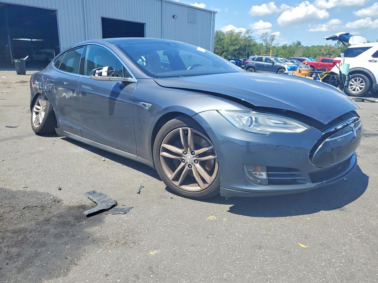 2014 Tesla Model S Gray vin: 5YJSA1H19EFP60476