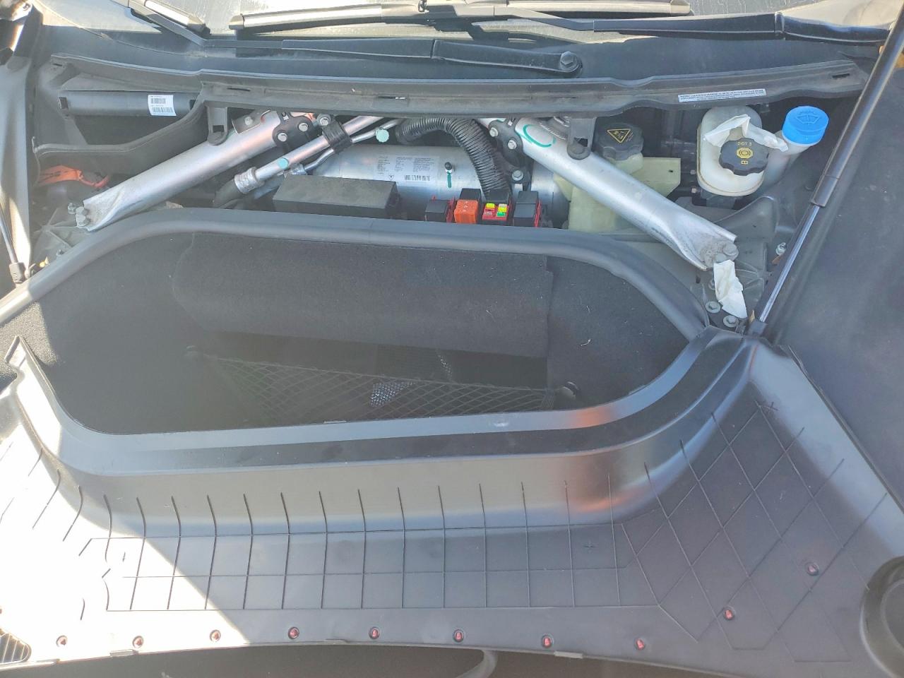2014 Tesla Model S Gray vin: 5YJSA1H19EFP60476