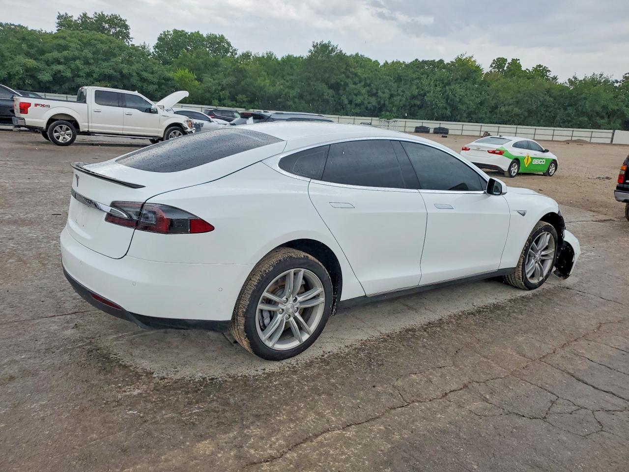 2014 Tesla Model S White vin: 5YJSA1H19EFP61336