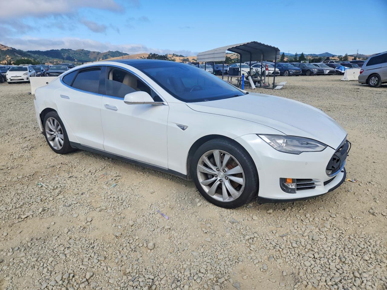 2015 Tesla Model S 85 Белый vin: 5YJSA1H19FFP73861