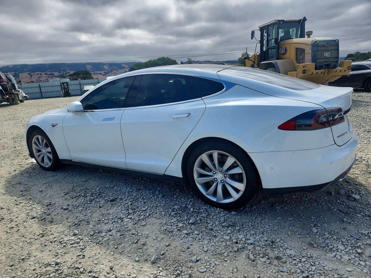 2015 Tesla Model S 85 Белый vin: 5YJSA1H19FFP73861