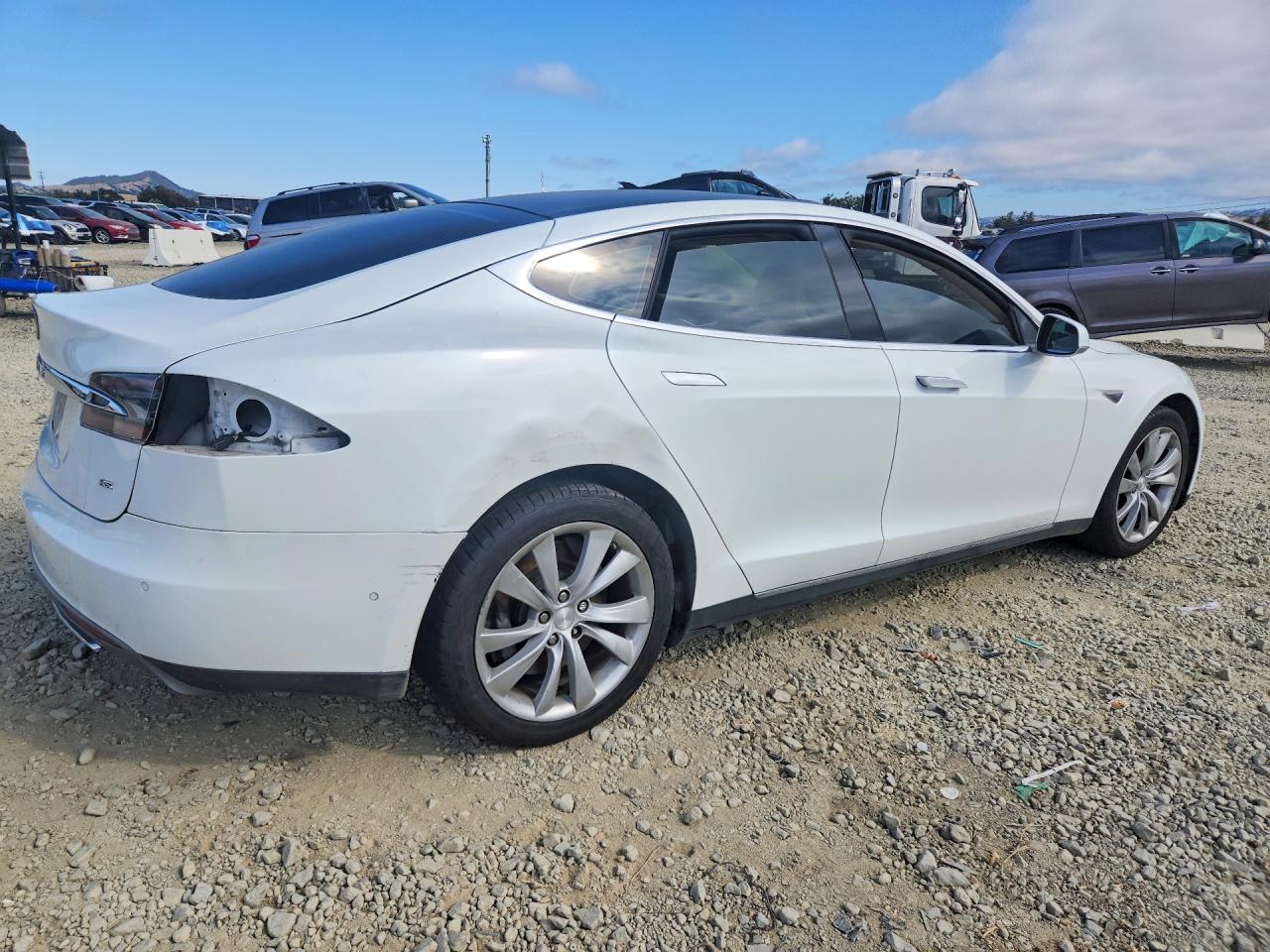 2015 Tesla Model S 85 Белый vin: 5YJSA1H19FFP73861
