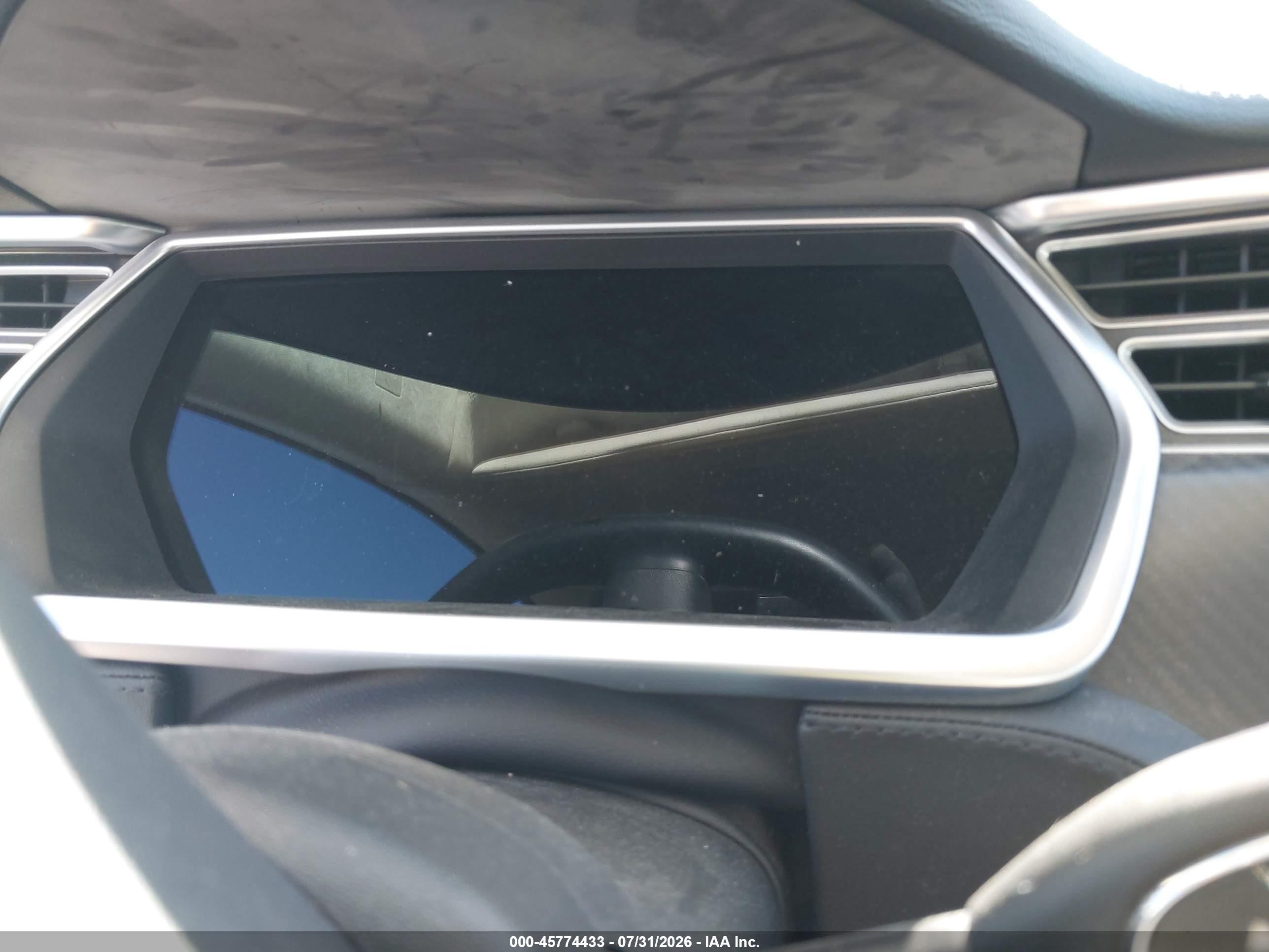 2014 Tesla Model S P85 Red vin: 5YJSA1H1XEFP29429