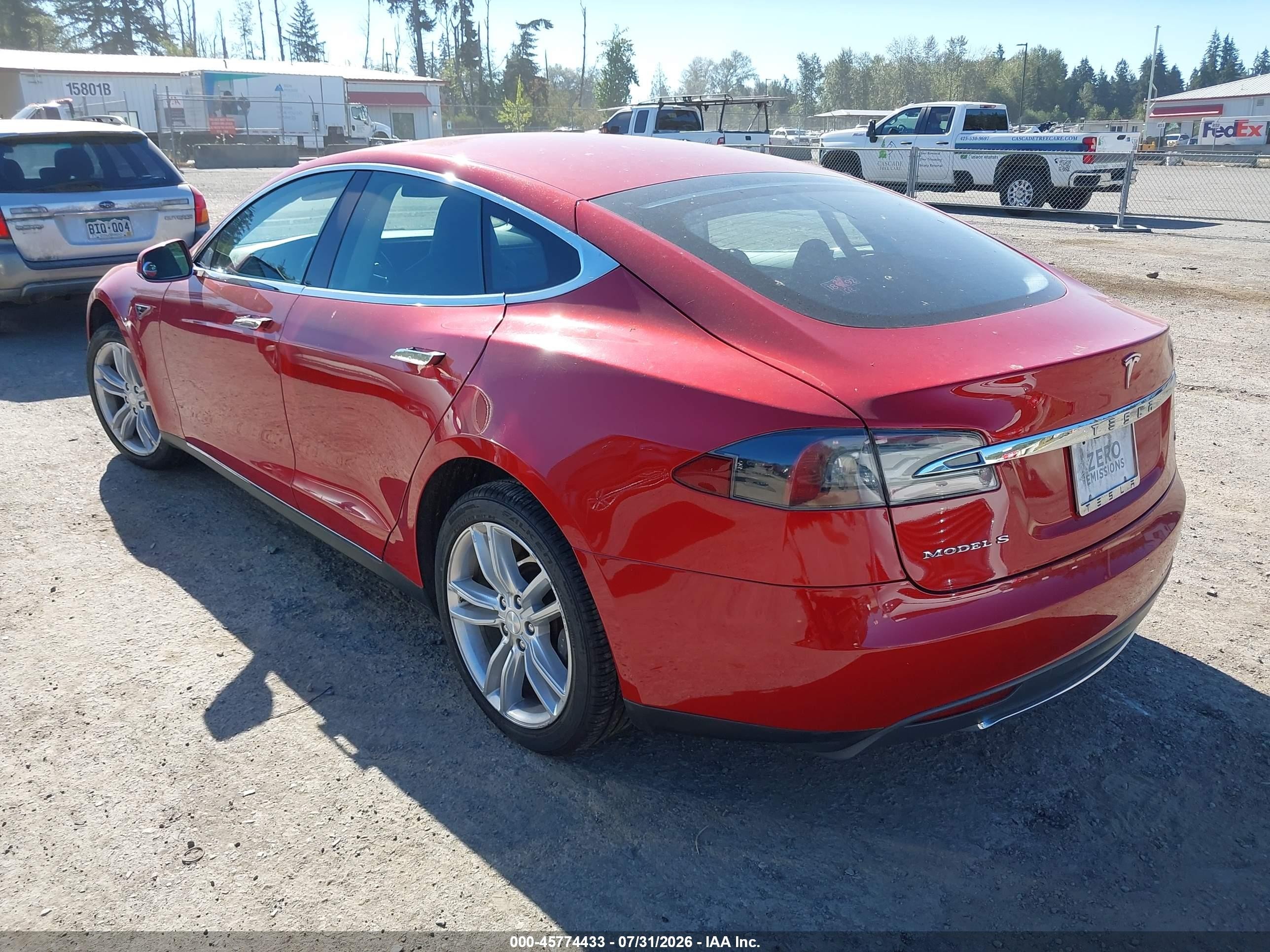 2014 Tesla Model S P85 Red vin: 5YJSA1H1XEFP29429
