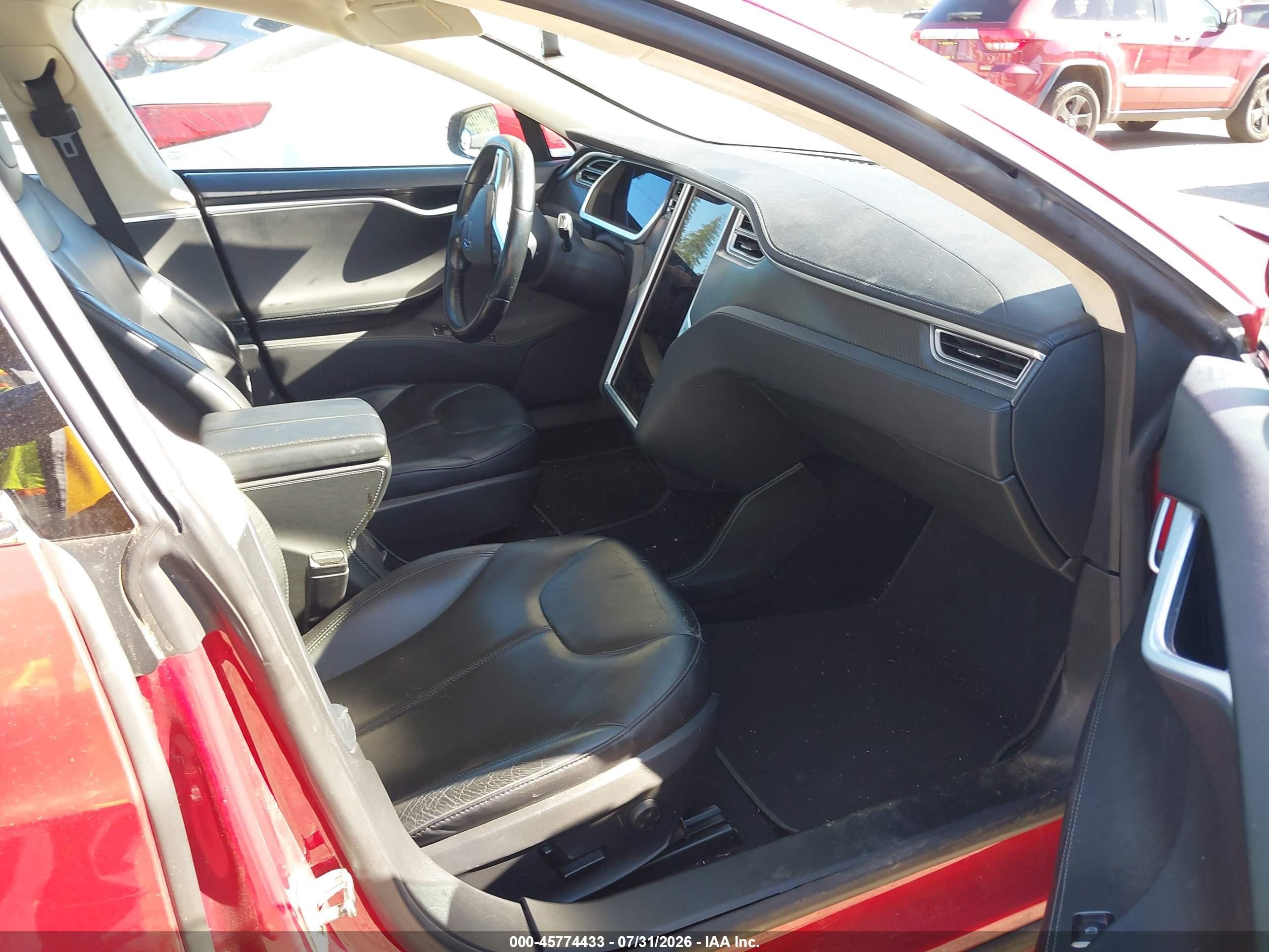 2014 Tesla Model S P85 Red vin: 5YJSA1H1XEFP29429