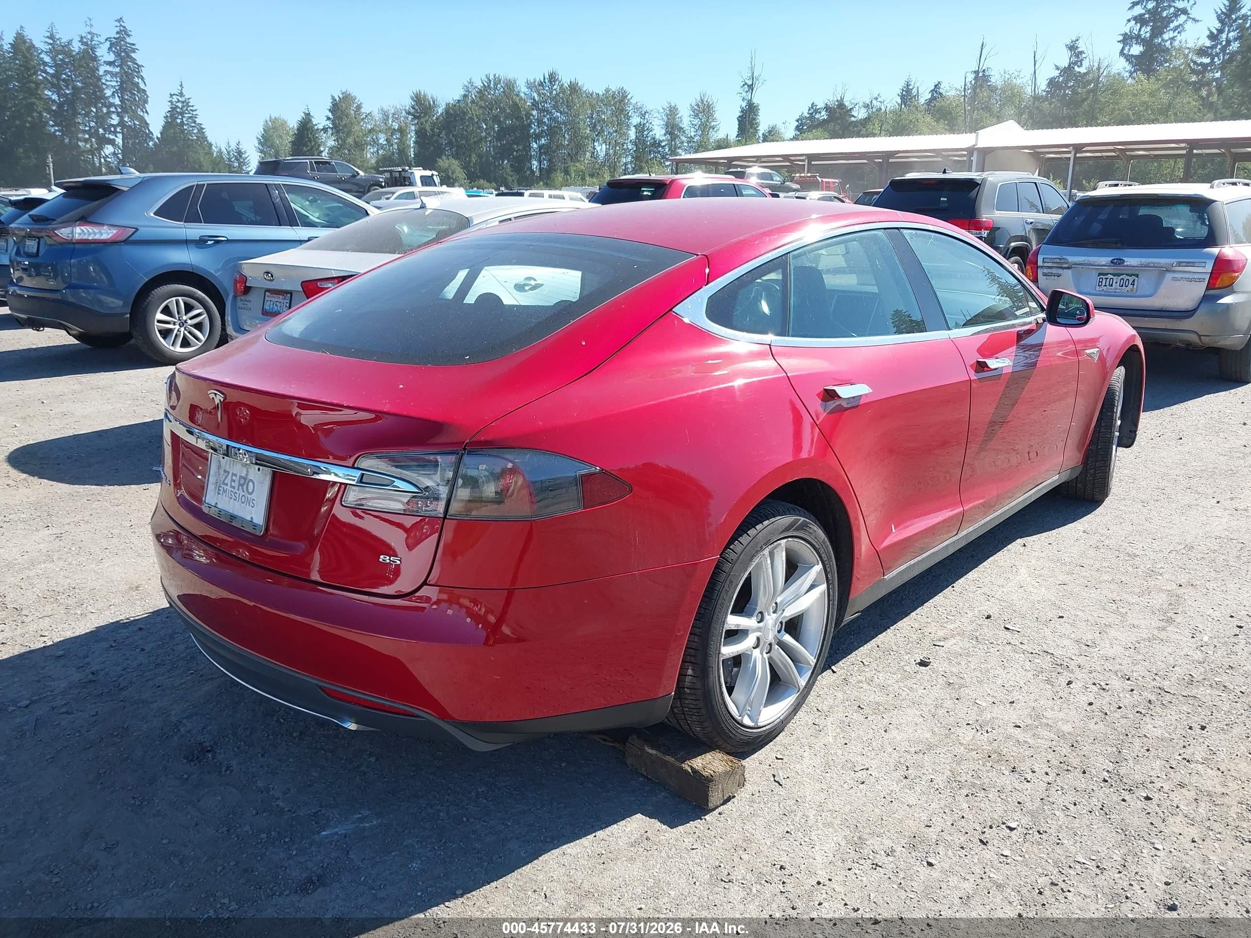 2014 Tesla Model S P85 Red vin: 5YJSA1H1XEFP29429