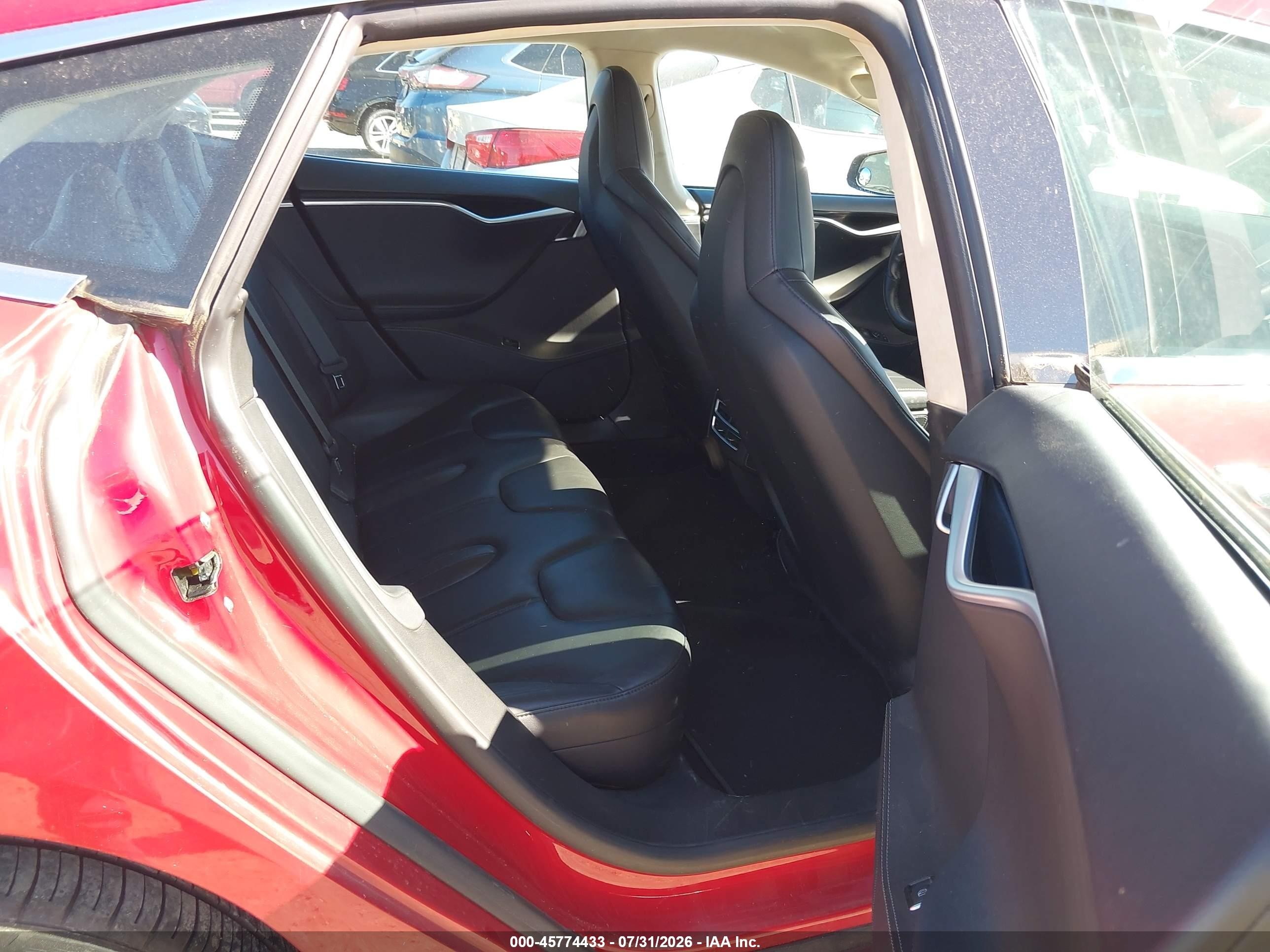 2014 Tesla Model S P85 Red vin: 5YJSA1H1XEFP29429