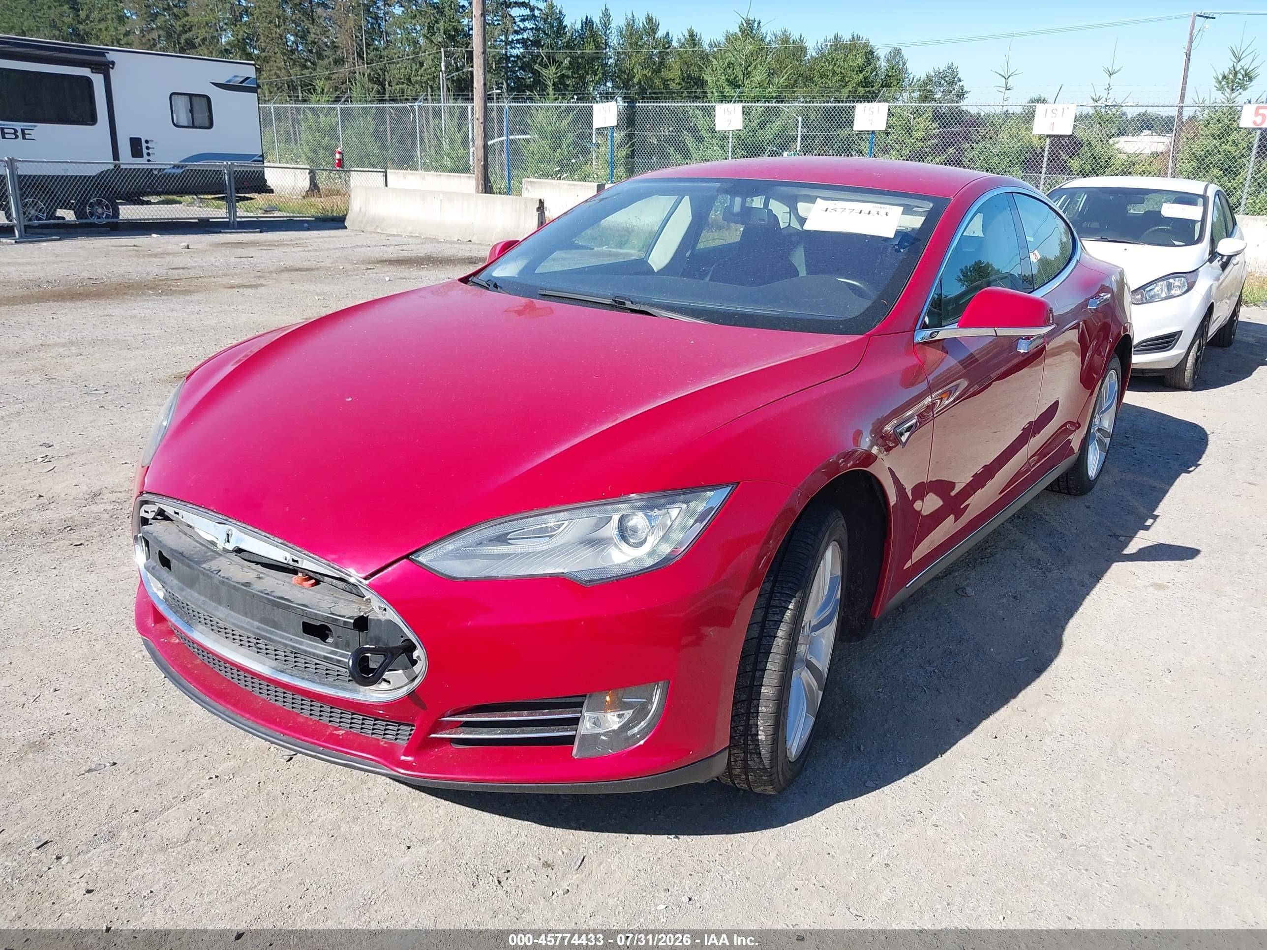 2014 Tesla Model S P85 Red vin: 5YJSA1H1XEFP29429