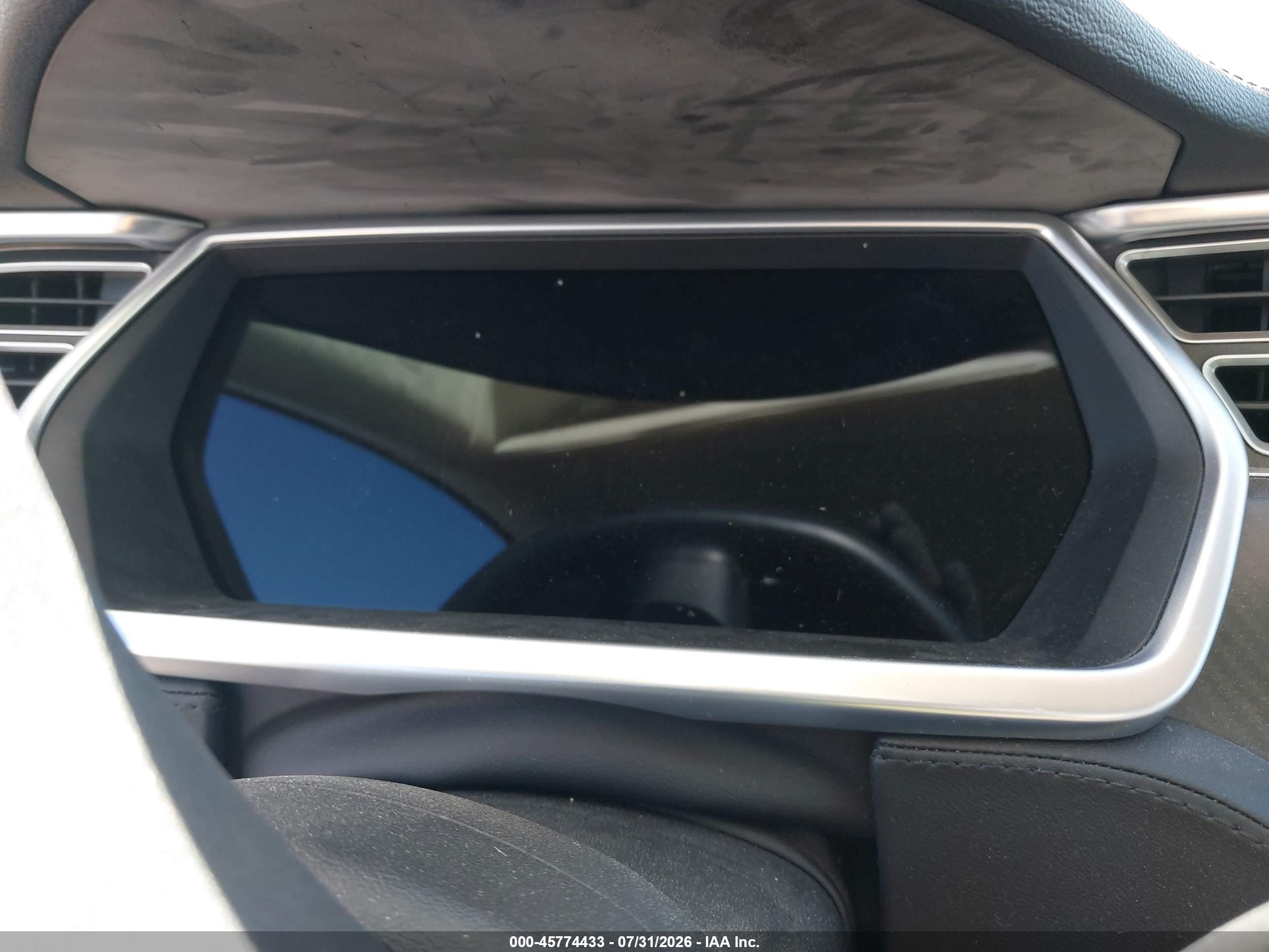 2014 Tesla Model S P85 Red vin: 5YJSA1H1XEFP29429