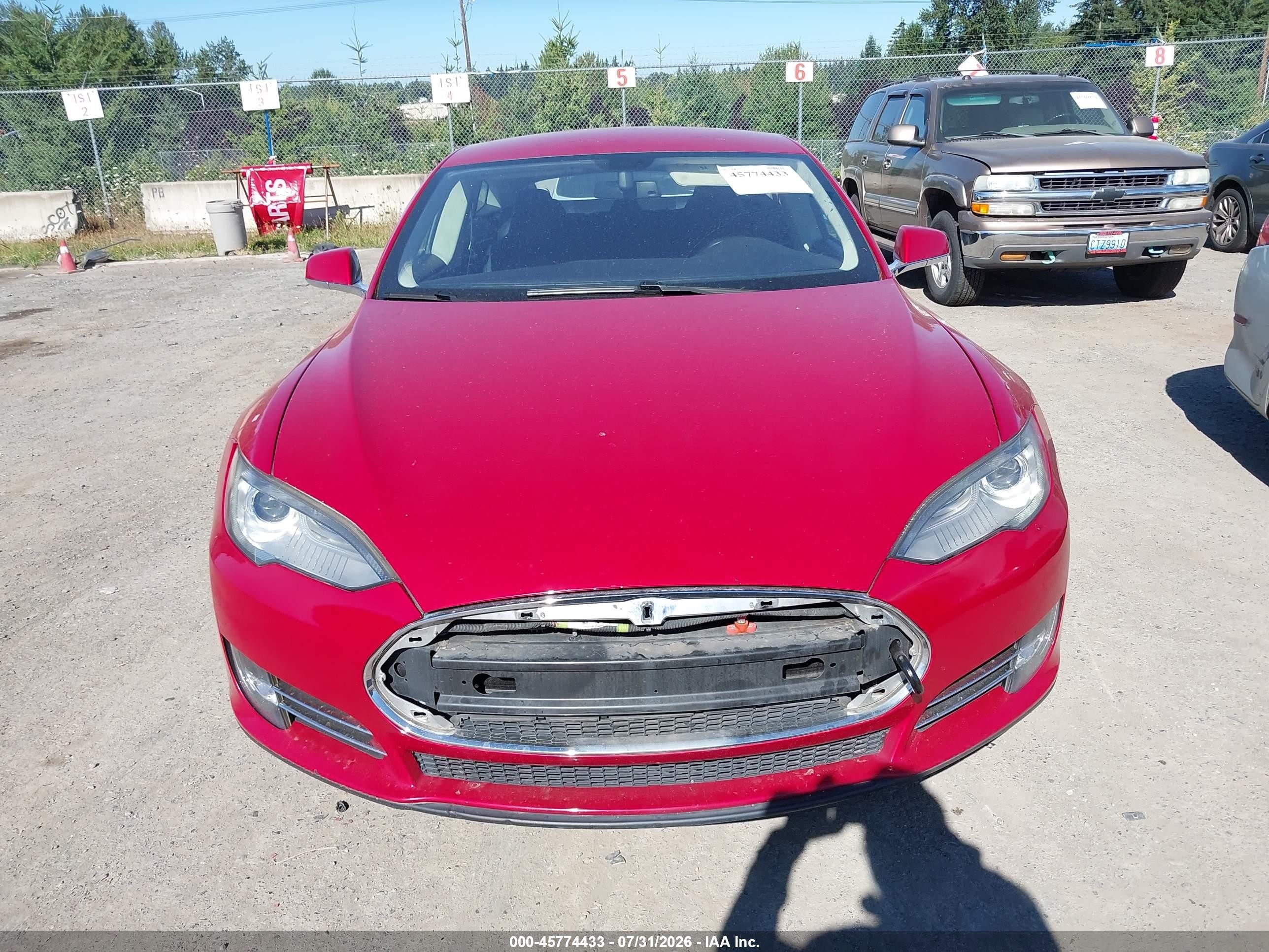 2014 Tesla Model S P85 Red vin: 5YJSA1H1XEFP29429
