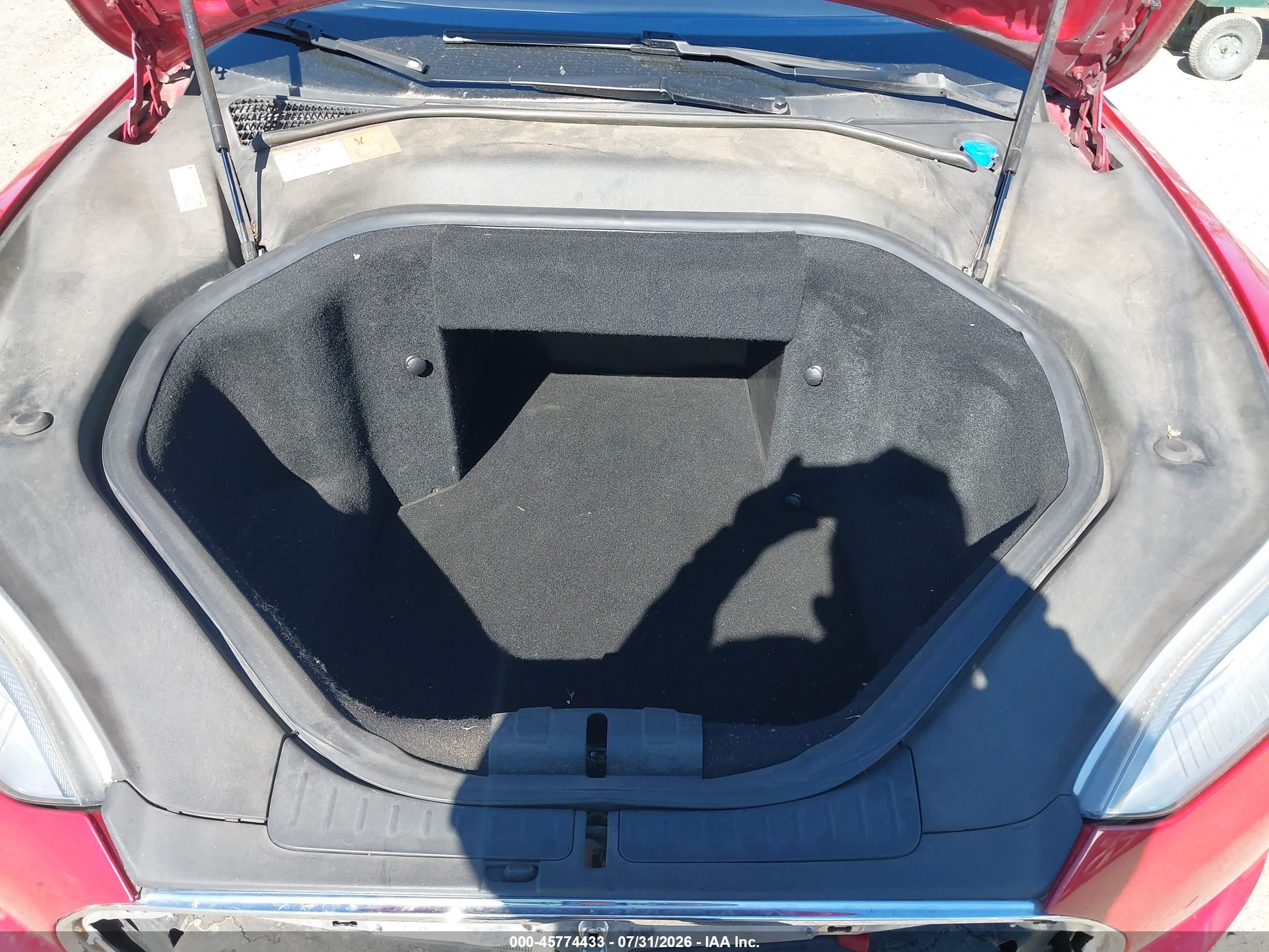 2014 Tesla Model S P85 Red vin: 5YJSA1H1XEFP29429
