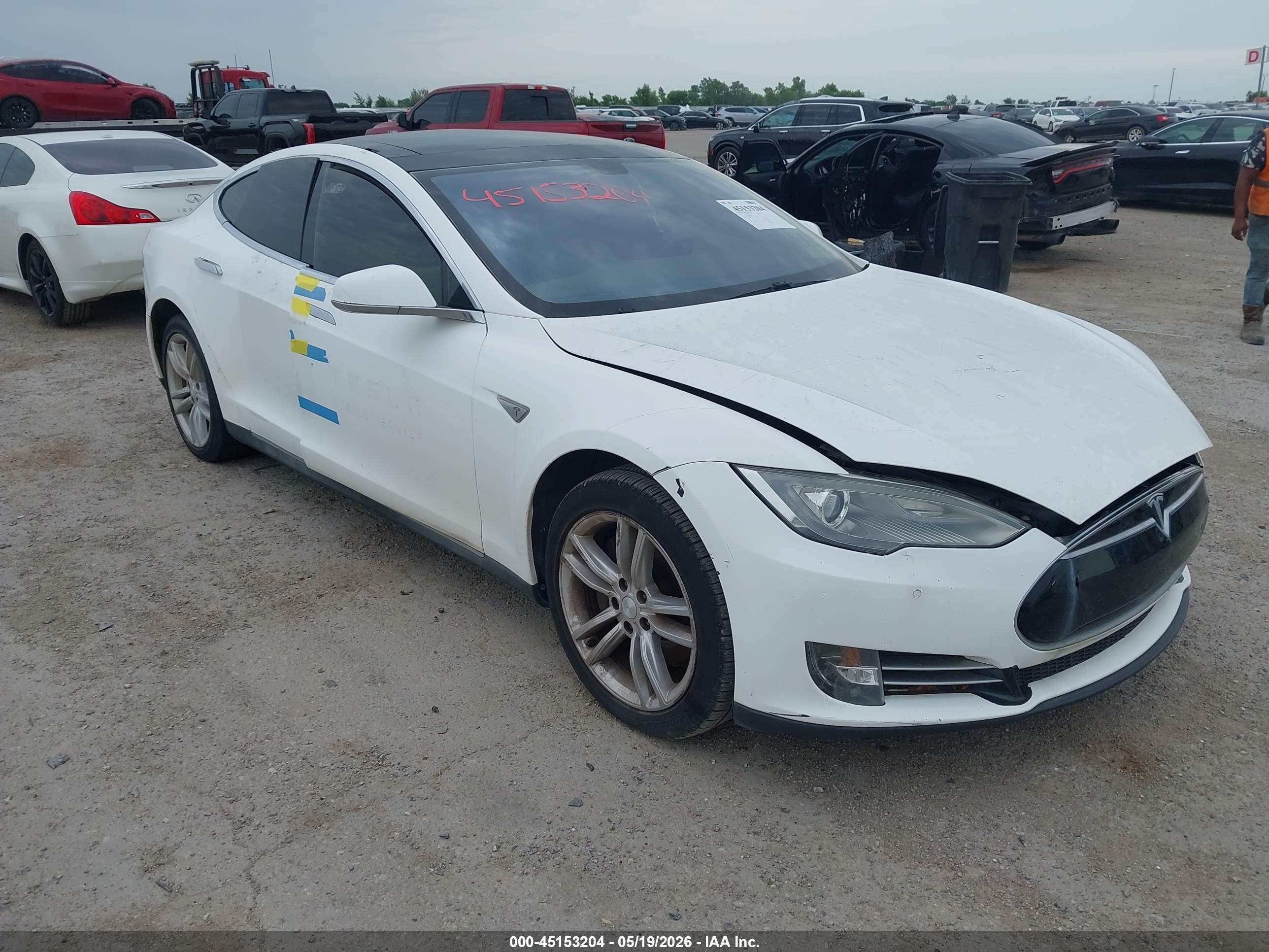 2014 Tesla Model S P85 Белый vin: 5YJSA1H1XEFP32685