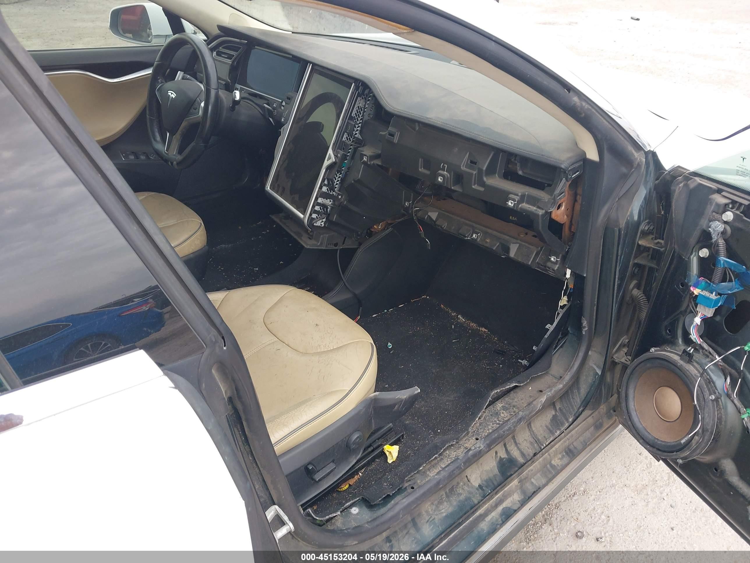2014 Tesla Model S P85 Белый vin: 5YJSA1H1XEFP32685