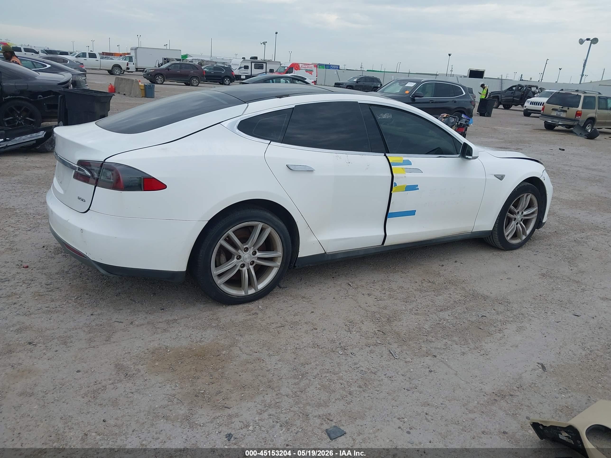 2014 Tesla Model S P85 Белый vin: 5YJSA1H1XEFP32685