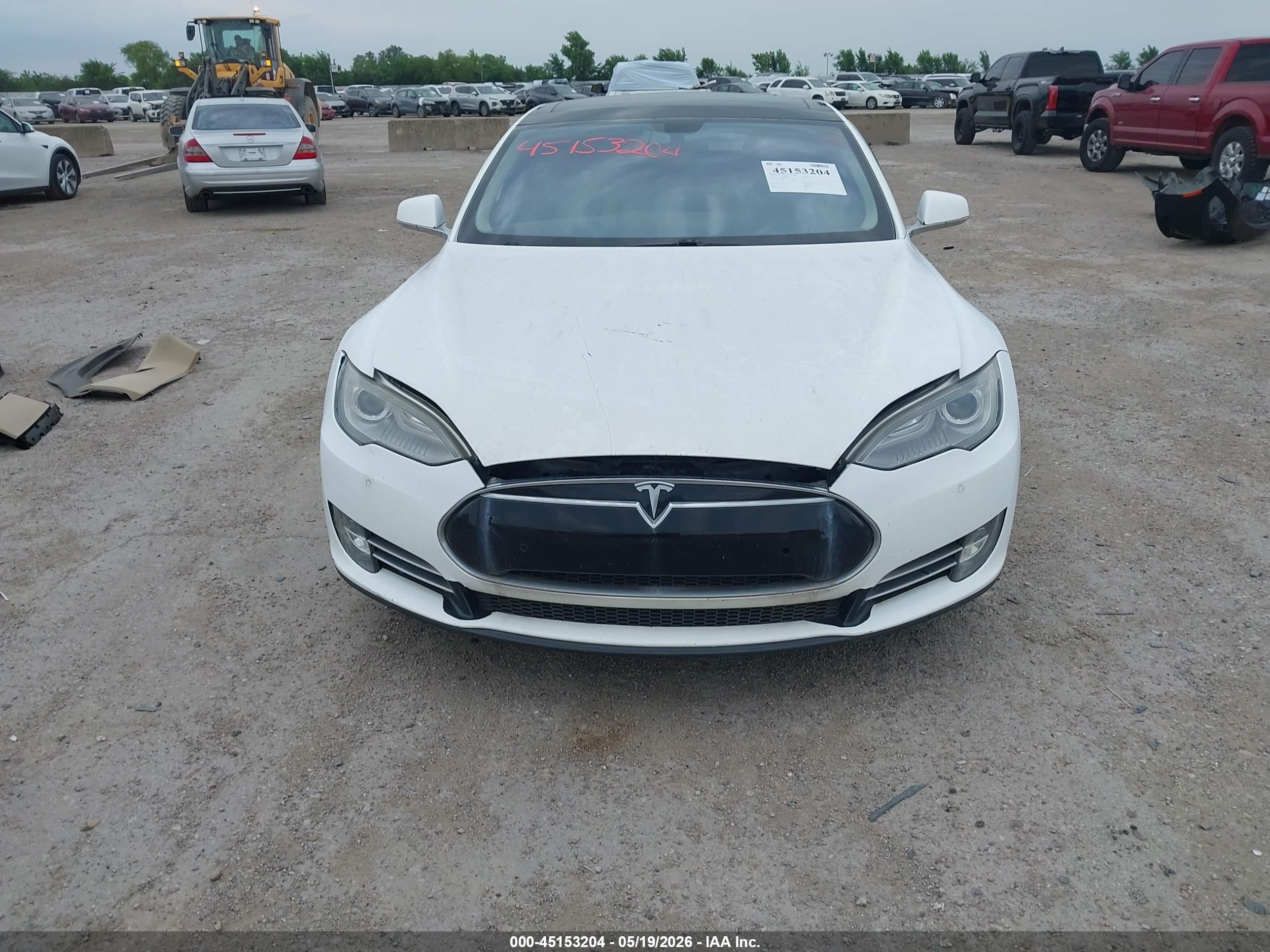 2014 Tesla Model S P85 Белый vin: 5YJSA1H1XEFP32685
