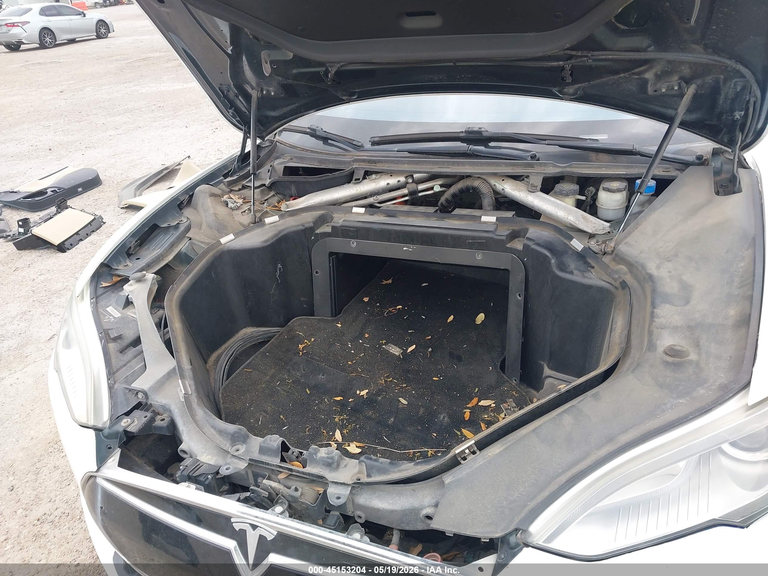 2014 Tesla Model S P85 Белый vin: 5YJSA1H1XEFP32685