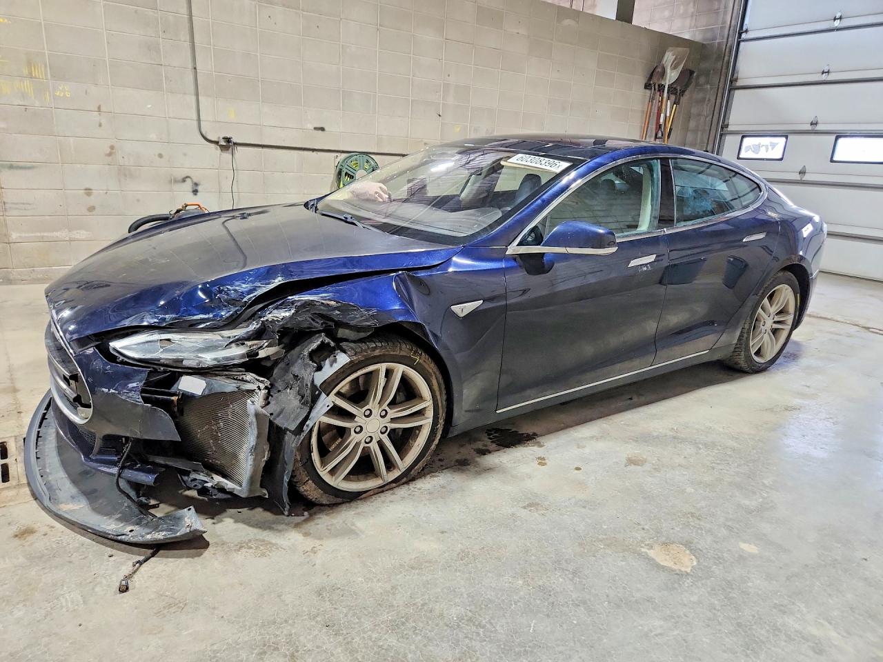 2014 Tesla Model S Blue vin: 5YJSA1H1XEFP36428