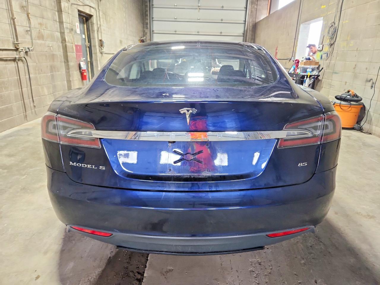 2014 Tesla Model S Blue vin: 5YJSA1H1XEFP36428