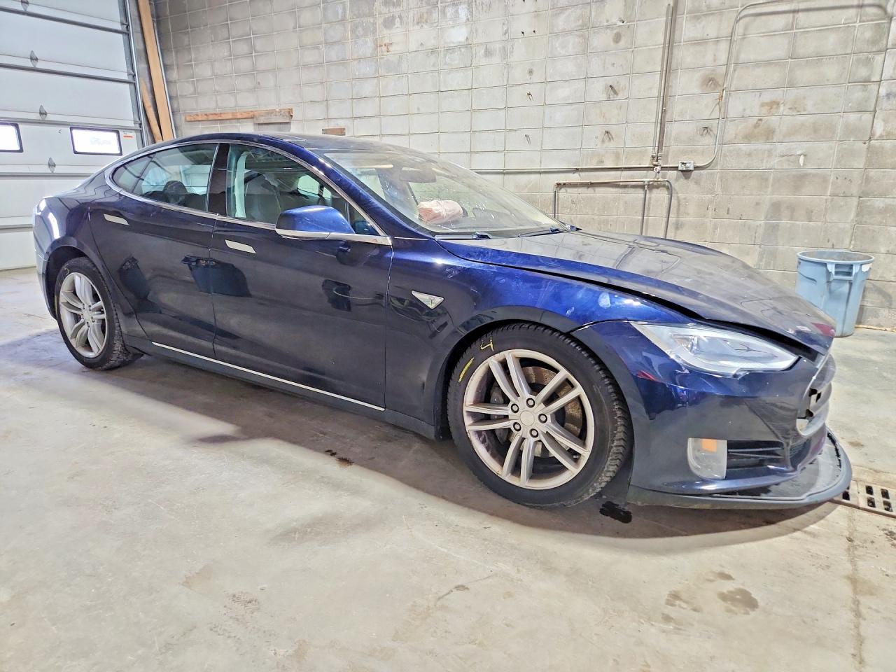 2014 Tesla Model S Blue vin: 5YJSA1H1XEFP36428