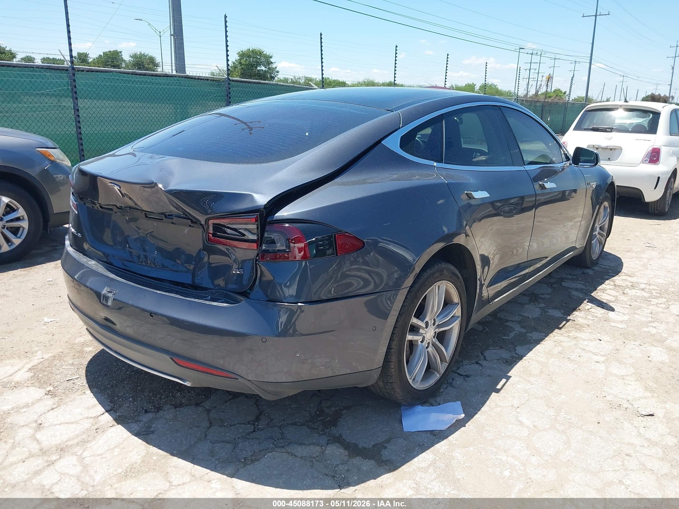 2014 Tesla Model S P85 Серый vin: 5YJSA1H1XEFP53018