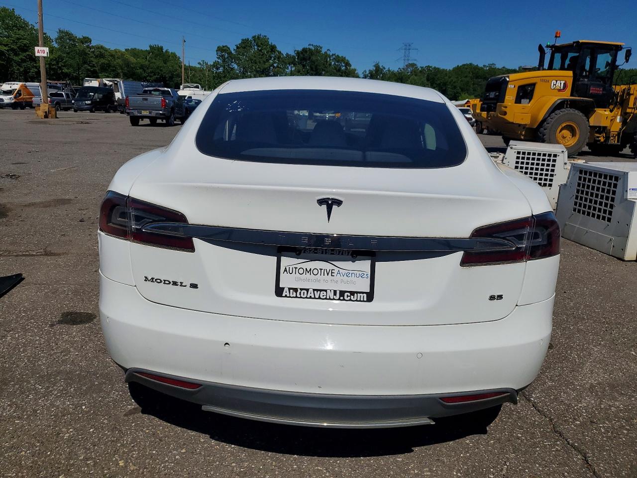 2014 Tesla Model S P85 White vin: 5YJSA1H1XEFP55657