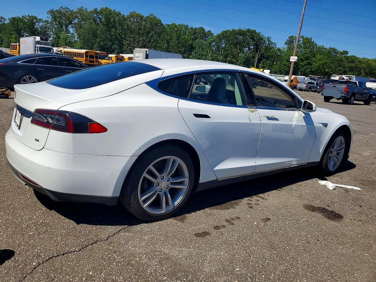 2014 Tesla Model S P85 White vin: 5YJSA1H1XEFP55657