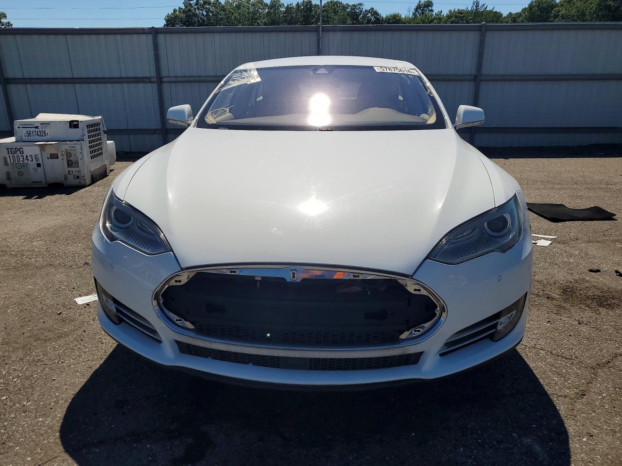 2014 Tesla Model S P85 White vin: 5YJSA1H1XEFP55657