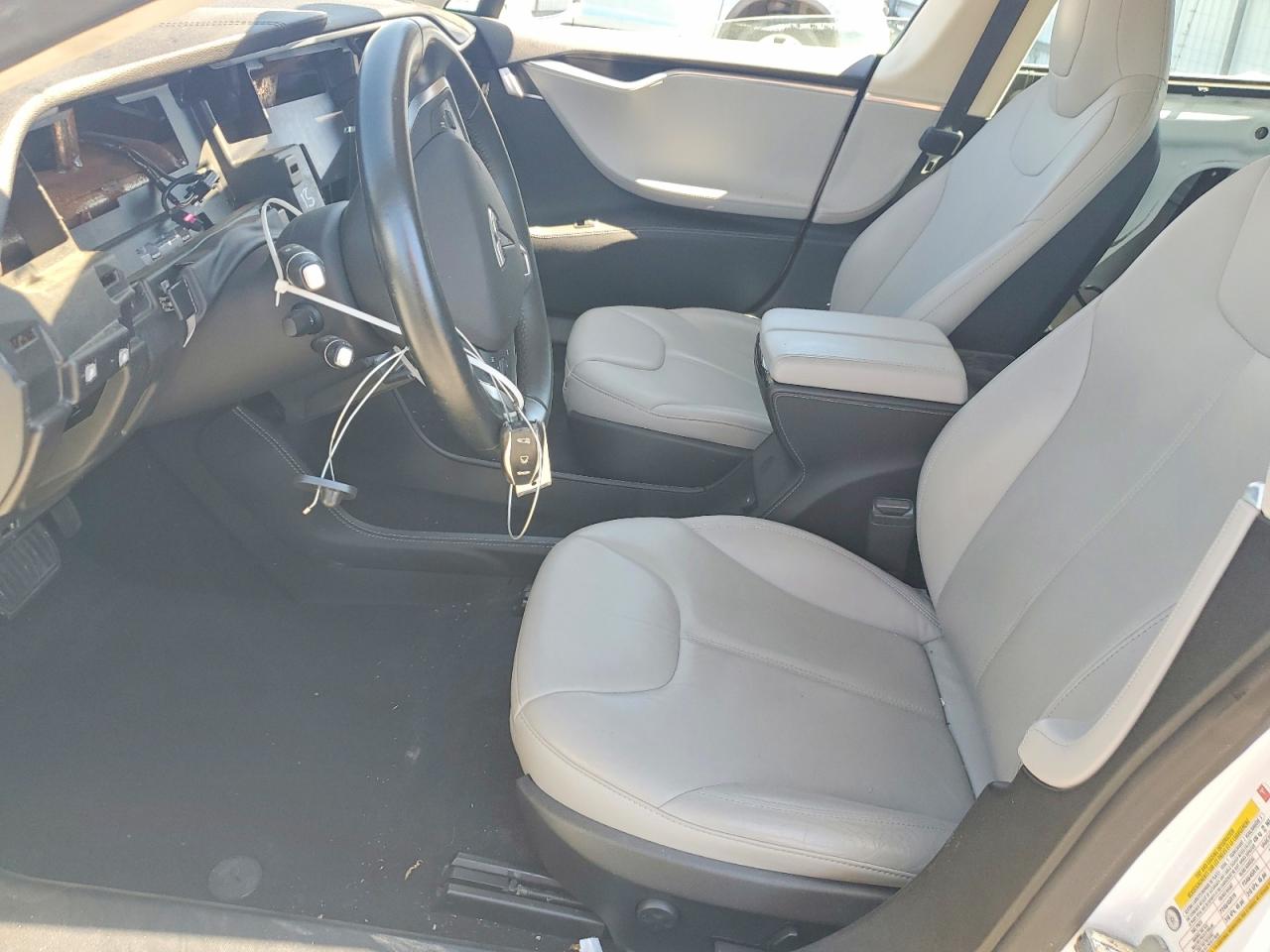 2014 Tesla Model S P85 White vin: 5YJSA1H1XEFP55657