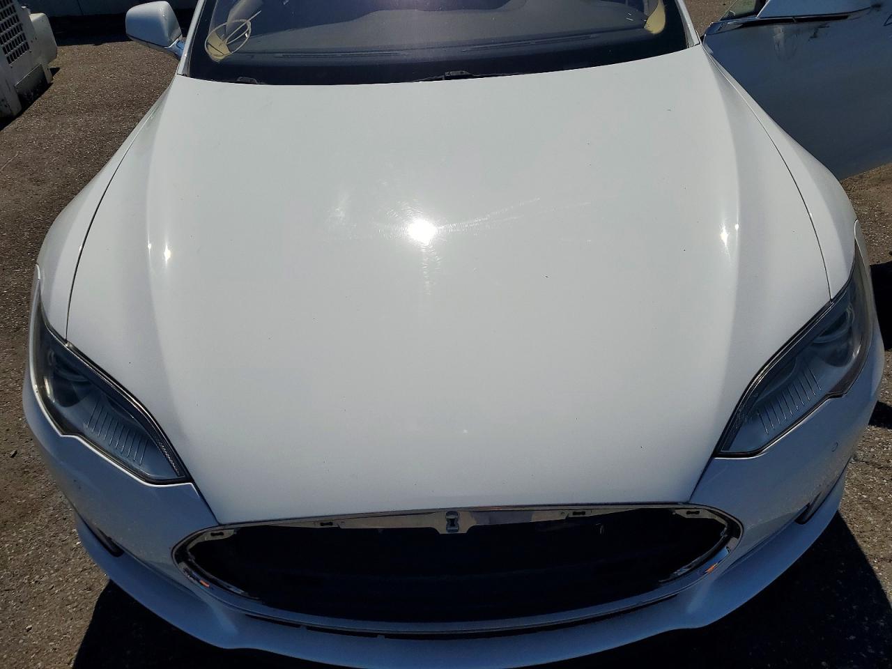 2014 Tesla Model S P85 White vin: 5YJSA1H1XEFP55657
