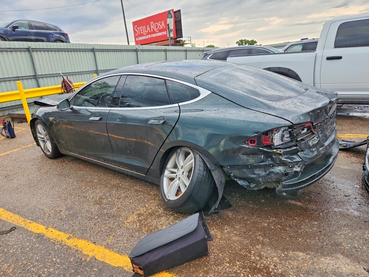 2014 Tesla Model S Green vin: 5YJSA1H1XEFP56887