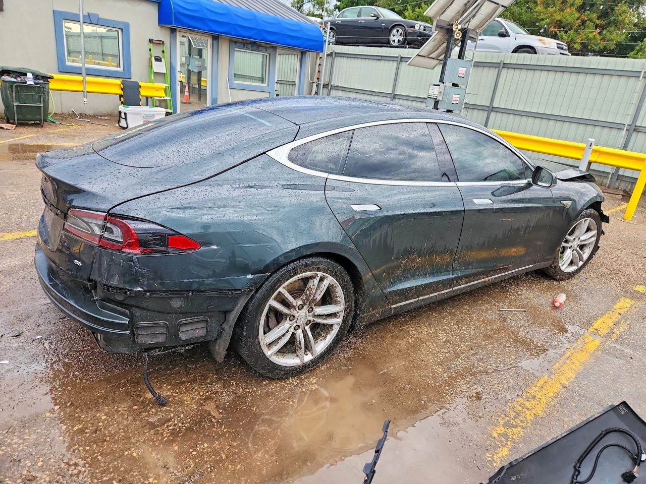 2014 Tesla Model S Green vin: 5YJSA1H1XEFP56887