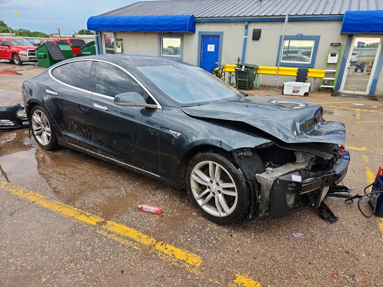 2014 Tesla Model S Green vin: 5YJSA1H1XEFP56887