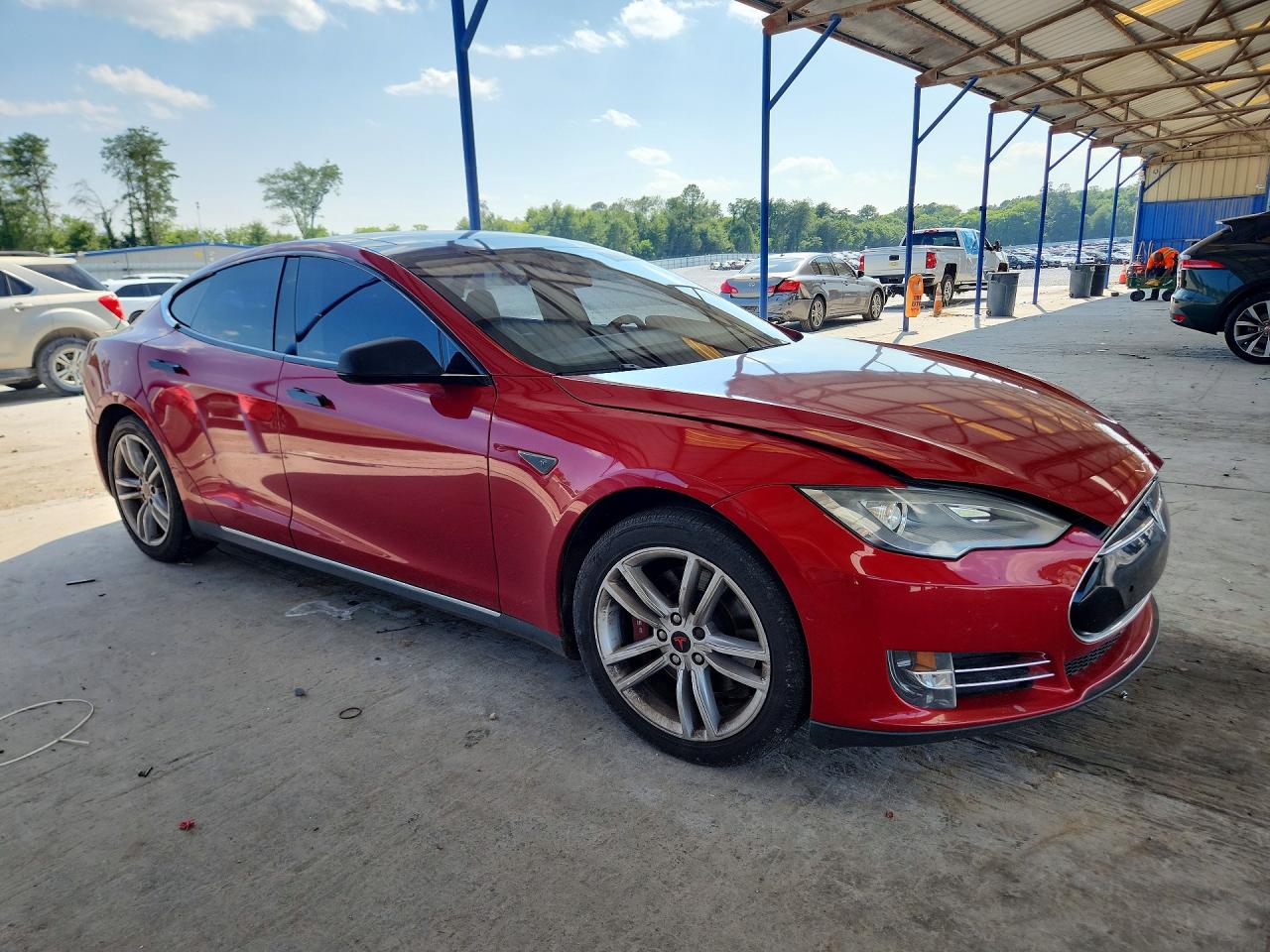 2015 Tesla Model S 85 Red vin: 5YJSA1H1XFFP70645