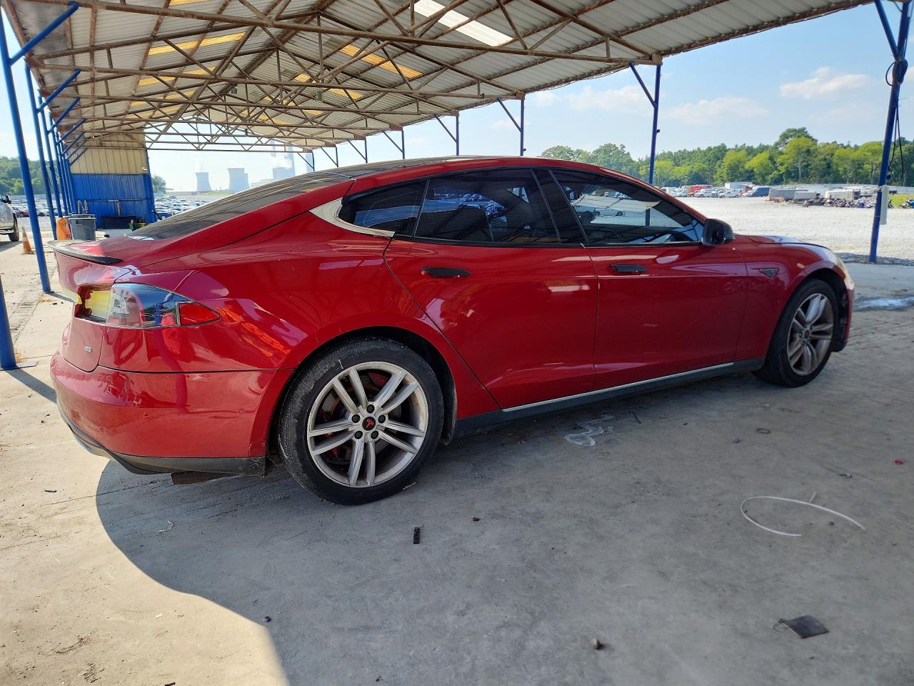 2015 Tesla Model S 85 Red vin: 5YJSA1H1XFFP70645