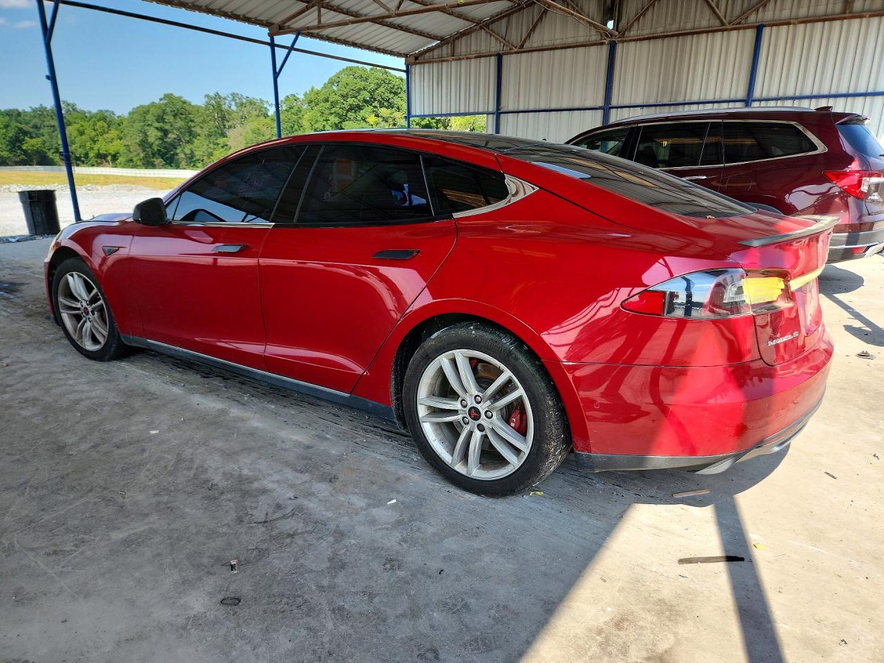 2015 Tesla Model S 85 Red vin: 5YJSA1H1XFFP70645