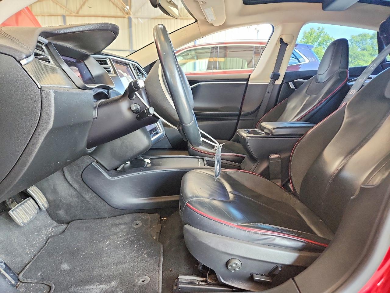 2015 Tesla Model S 85 Red vin: 5YJSA1H1XFFP70645