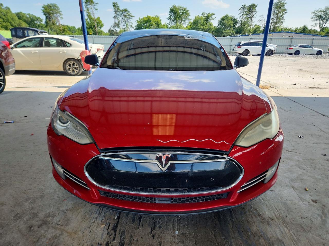 2015 Tesla Model S 85 Red vin: 5YJSA1H1XFFP70645
