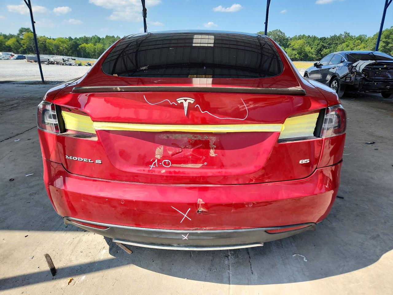2015 Tesla Model S 85 Red vin: 5YJSA1H1XFFP70645