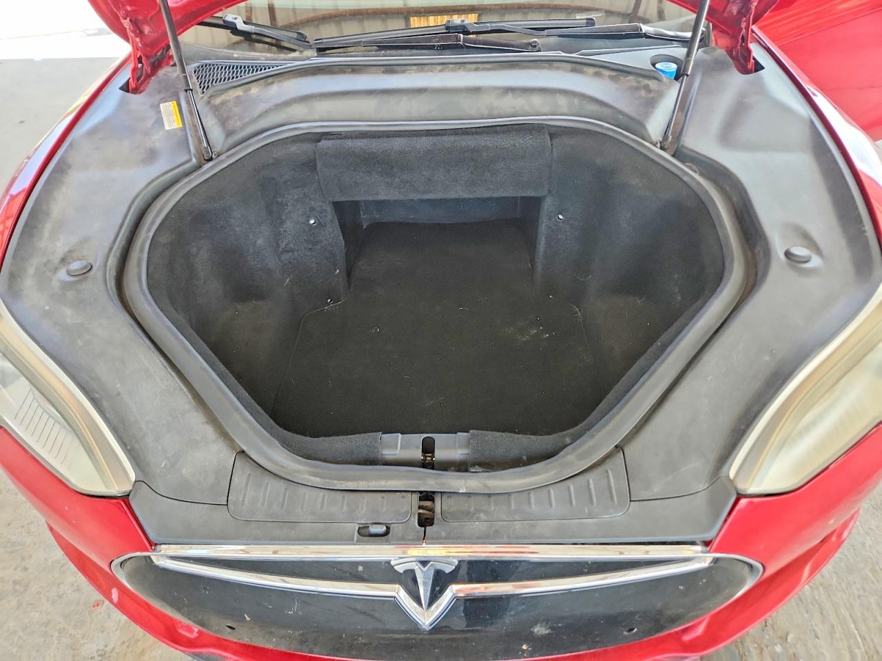 2015 Tesla Model S 85 Red vin: 5YJSA1H1XFFP70645