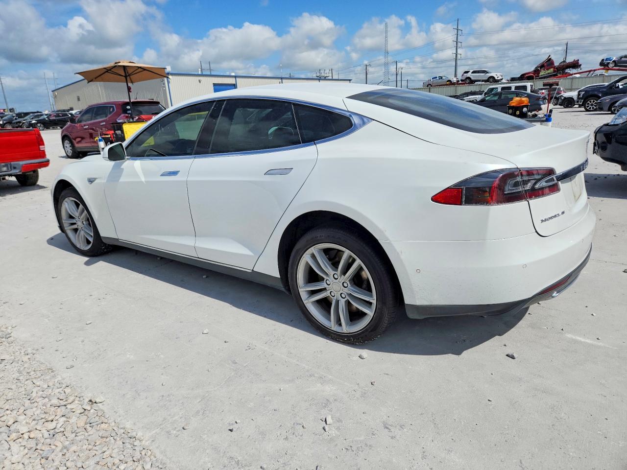 2014 Tesla Model S Белый vin: 5YJSA1H20EFP67857