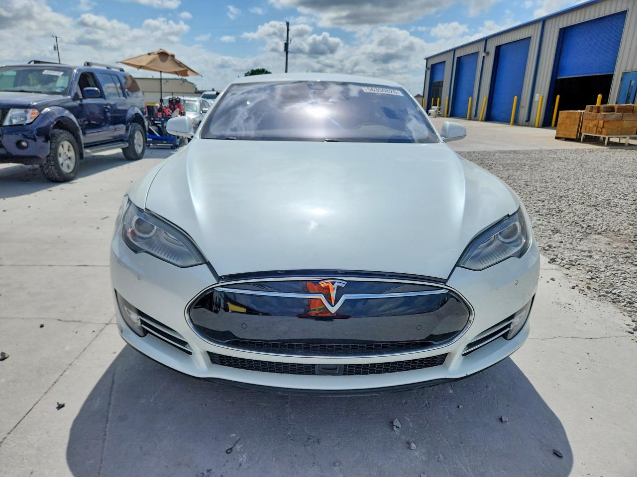 2014 Tesla Model S Белый vin: 5YJSA1H20EFP67857