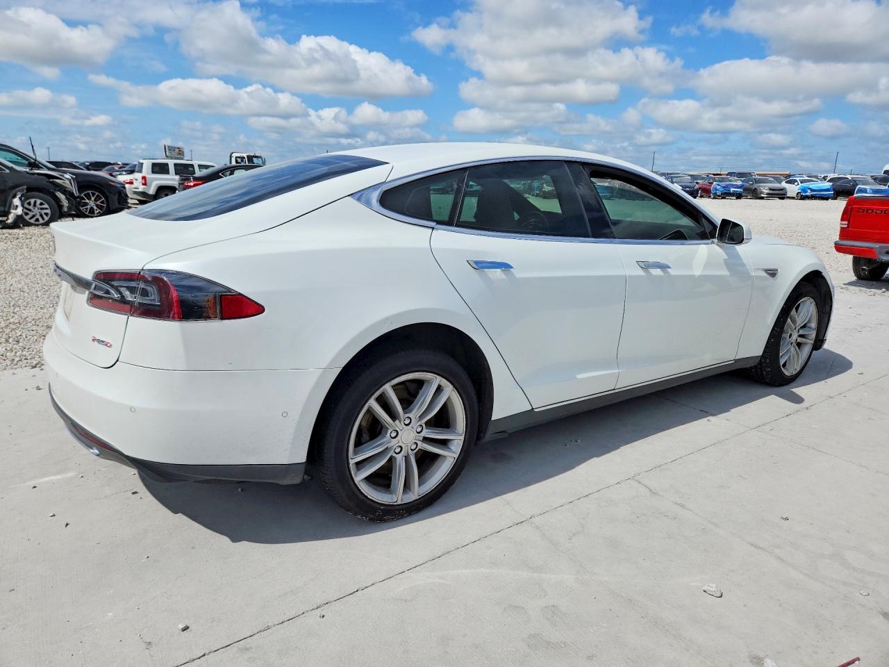 2014 Tesla Model S Белый vin: 5YJSA1H20EFP67857