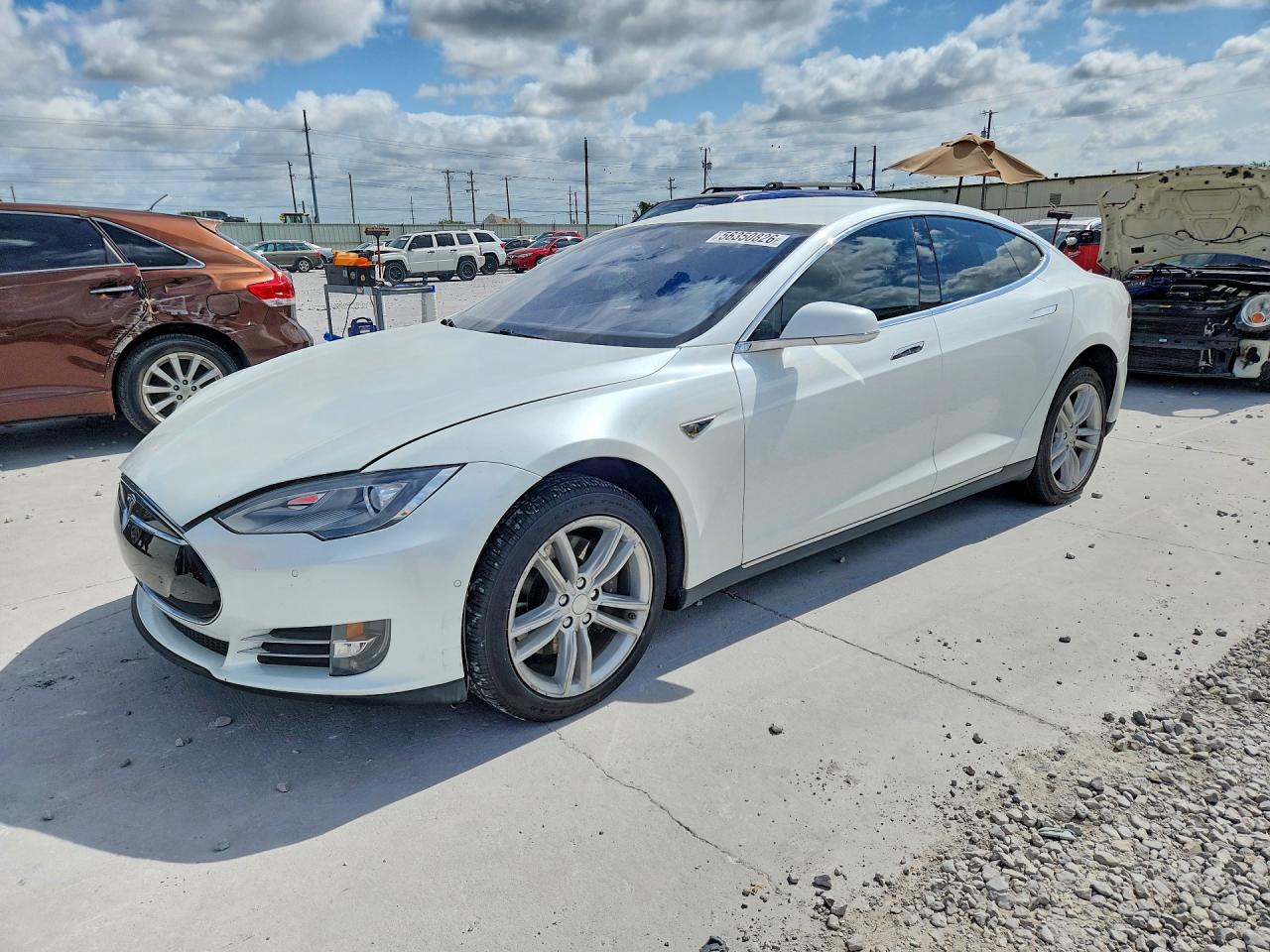 2014 Tesla Model S Белый vin: 5YJSA1H20EFP67857