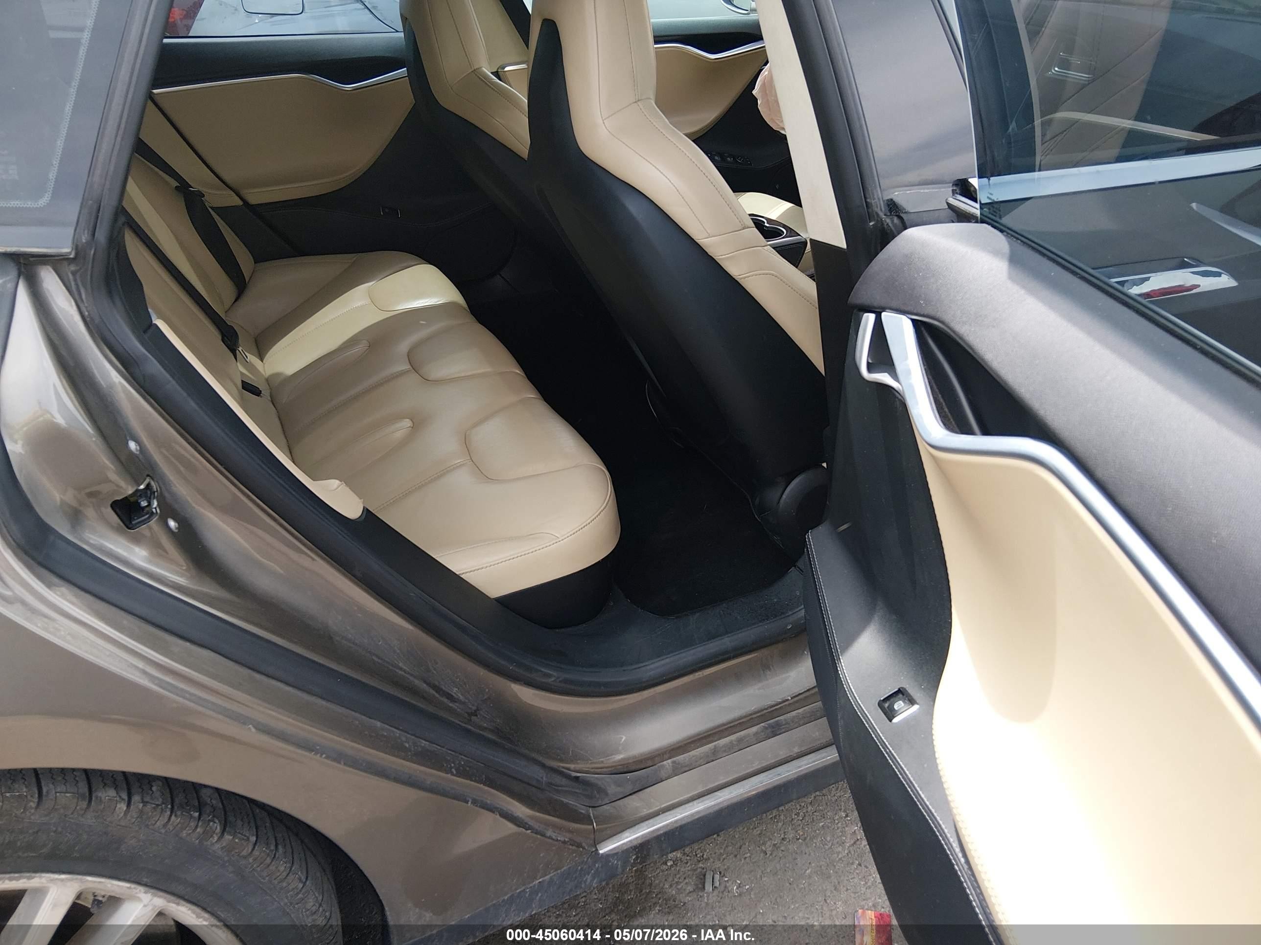 2015 Tesla Model S Champagne vin: 5YJSA1H20FF096434