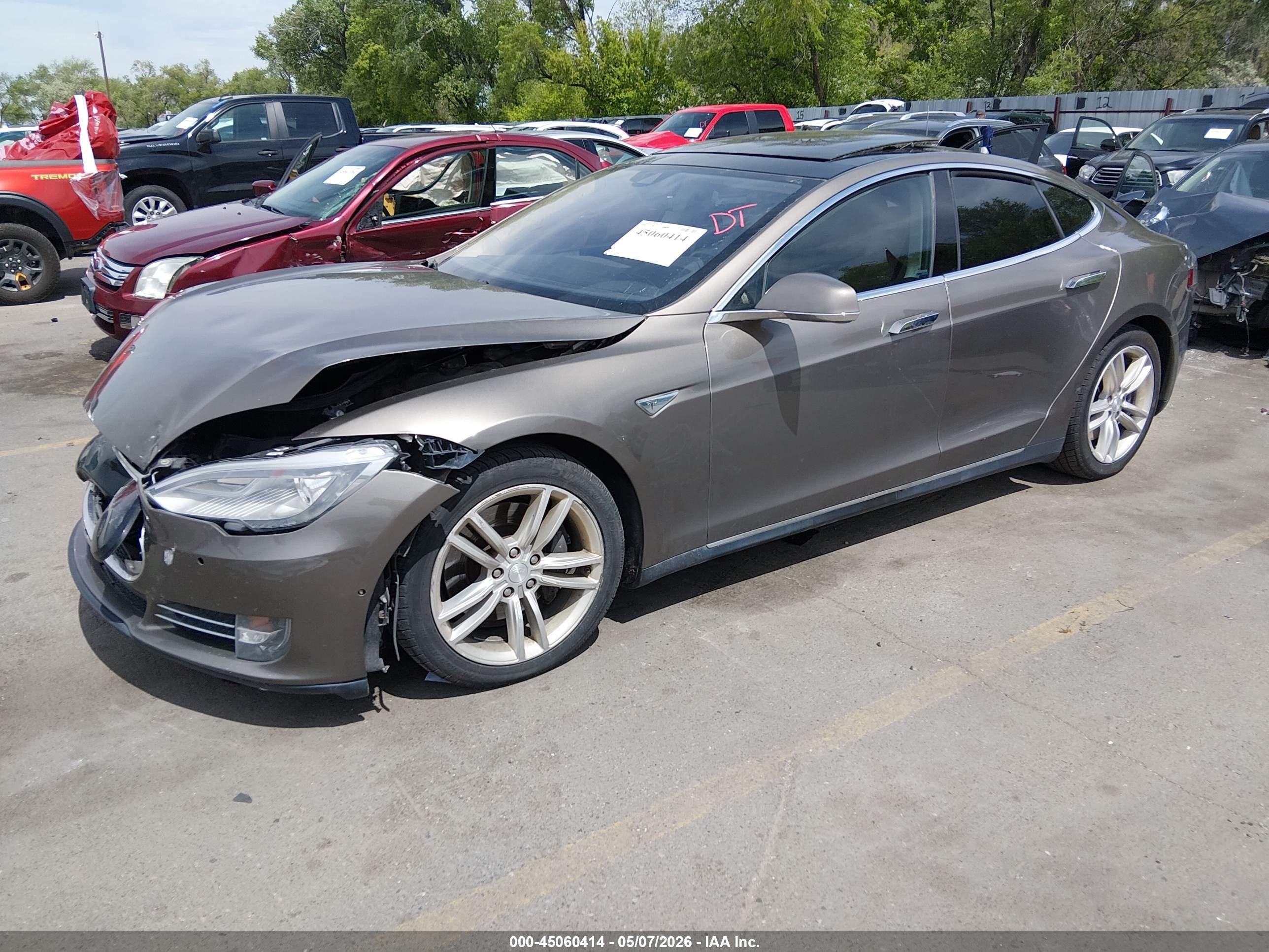 2015 Tesla Model S Champagne vin: 5YJSA1H20FF096434