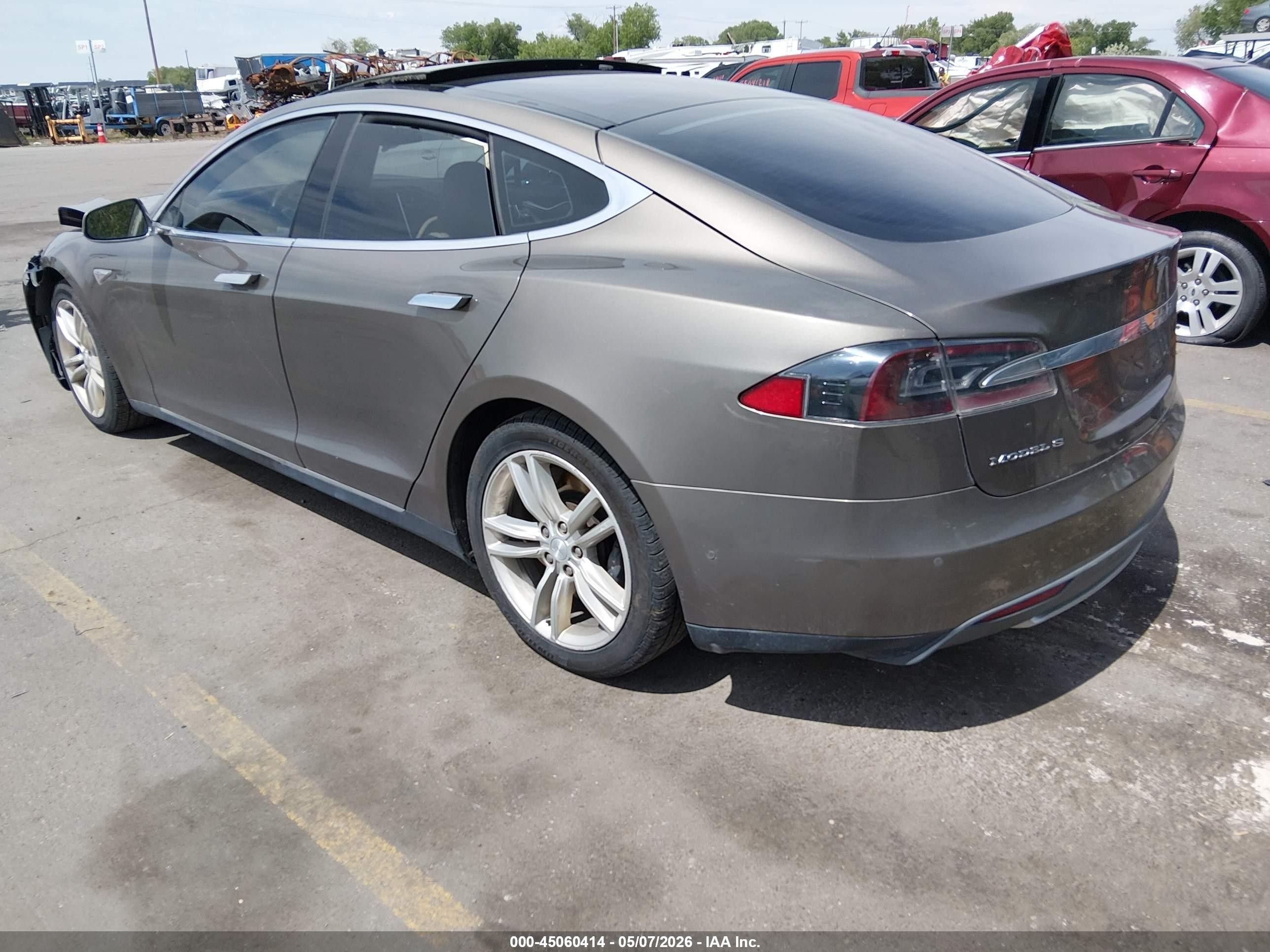 2015 Tesla Model S Champagne vin: 5YJSA1H20FF096434