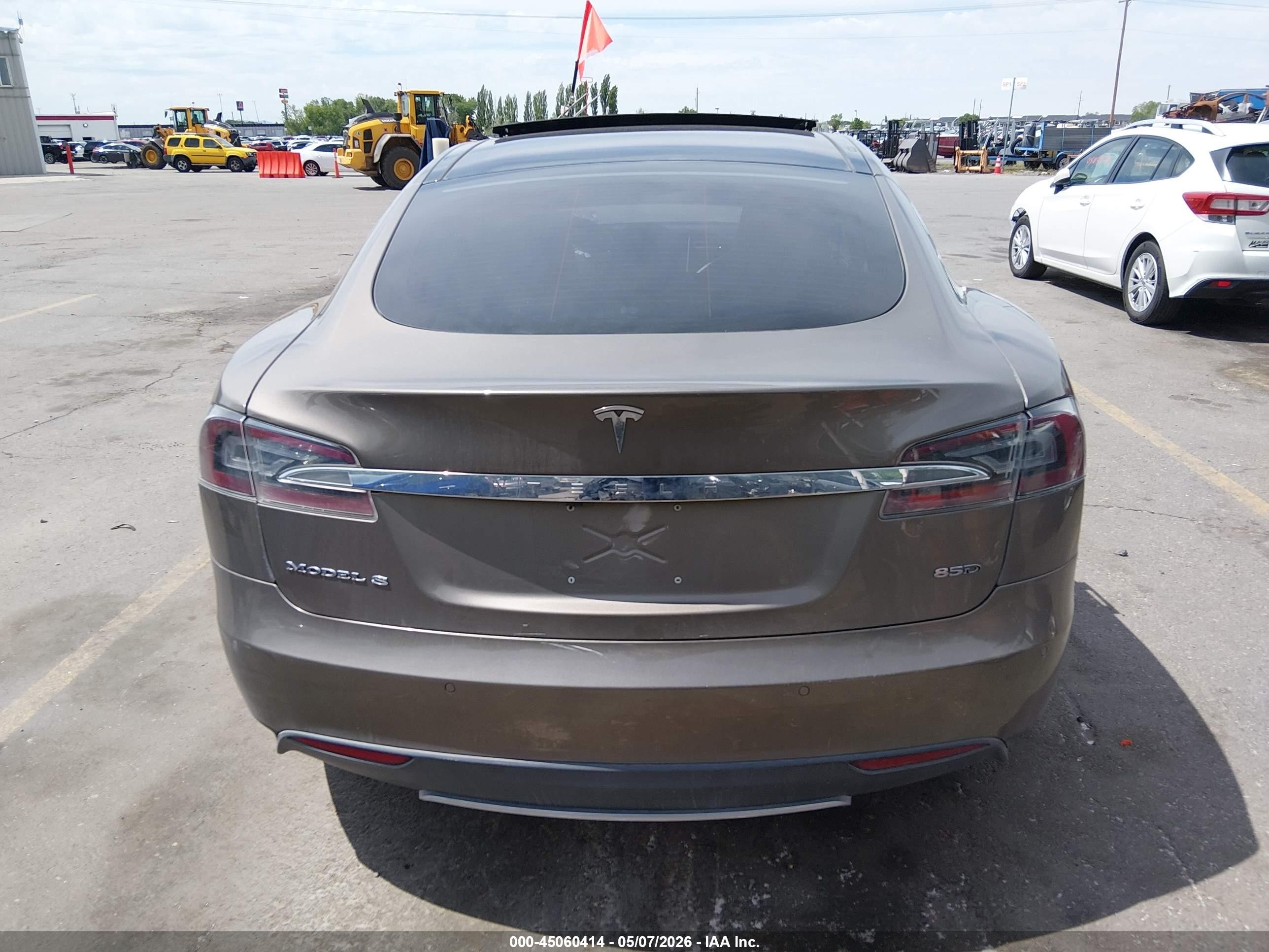 2015 Tesla Model S Champagne vin: 5YJSA1H20FF096434